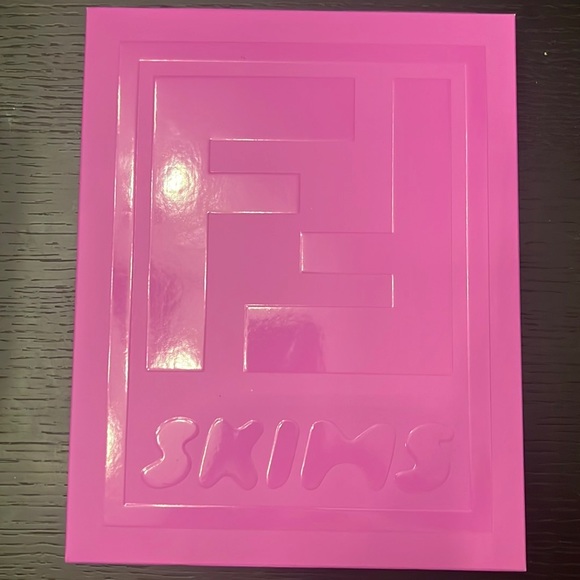 Limited Edition Fendi x Skims Mid Support Tights in Black size Small- New in box - Picture 5 of 6